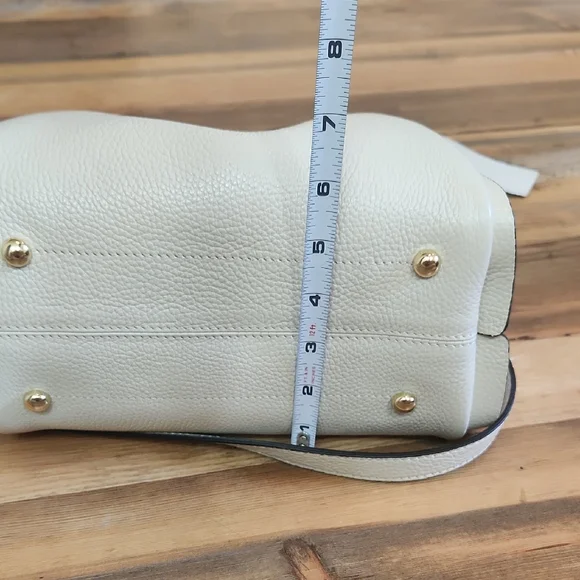 Stylish Cream Crossbody Bag - Picture 10 of 11